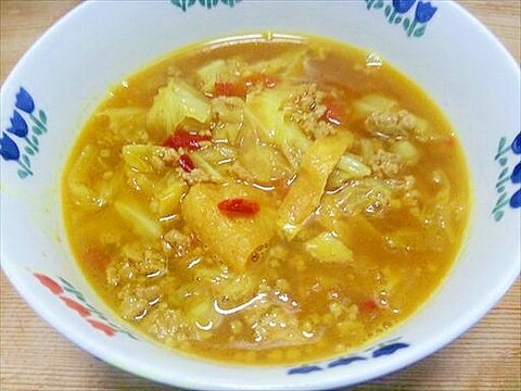 キャベツ挽き肉トマト油揚げのカレー煮込み